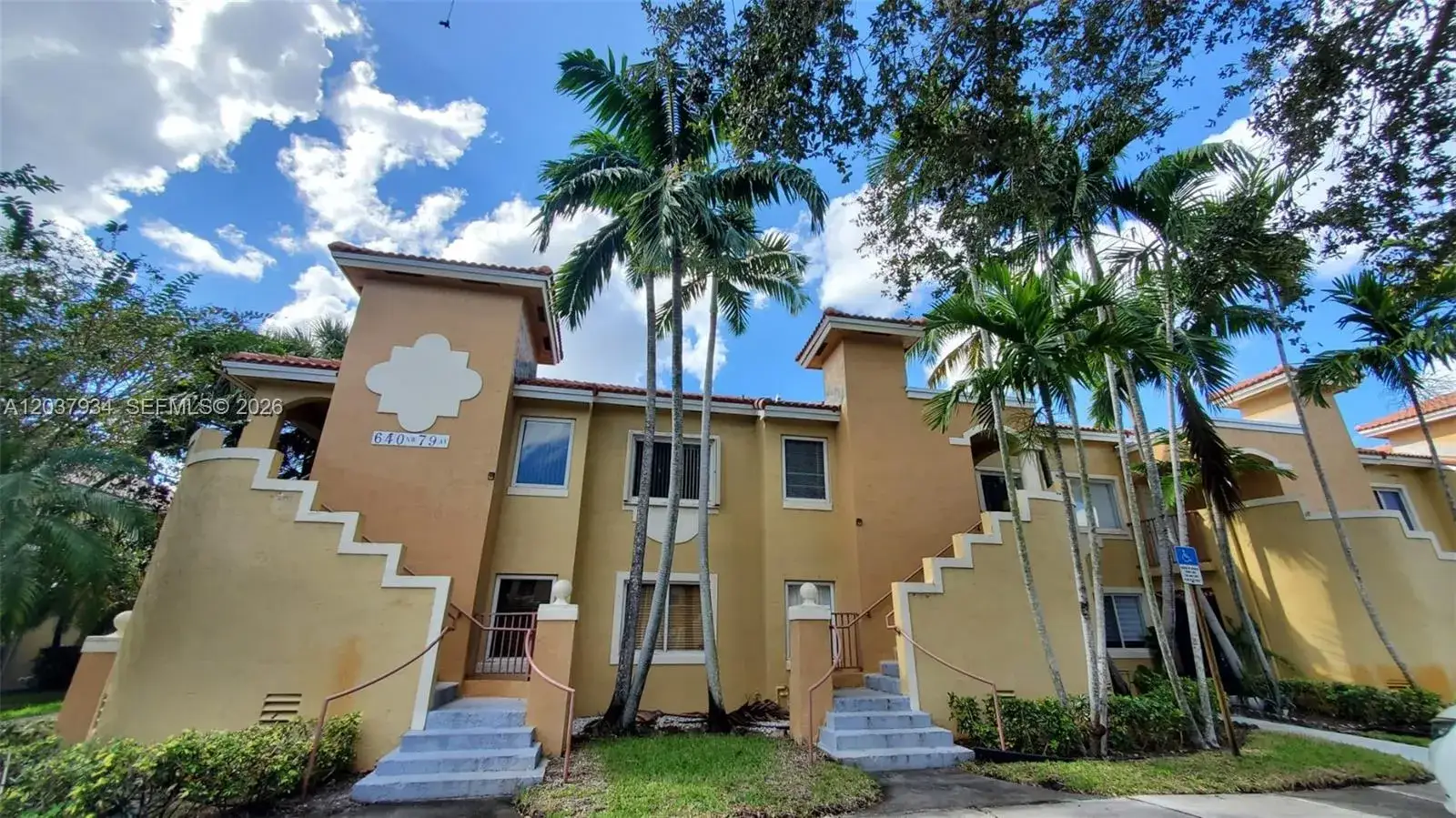 2 bedroom 2 bath Residential Lease for rent at 640 NW 79th Ave # 202, Pembroke Pines FL 33024