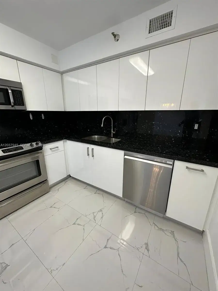 2 bedroom 2 bath Residential Lease for rent at 3530 Mystic Pointe Dr # 3208, Aventura FL 33180