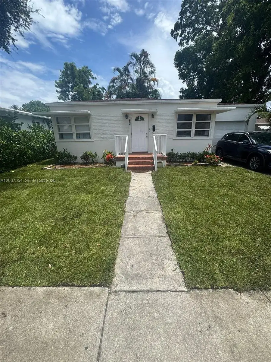3 bedroom 1 bath Residential Lease for rent at 2434 Pierce St, Hollywood FL 33020