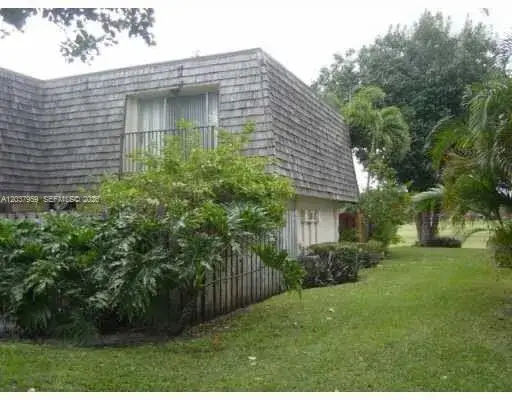 2 bedroom 2 bath Residential Lease for rent at 2060 SW 90th Ave # 18, Davie FL 33324