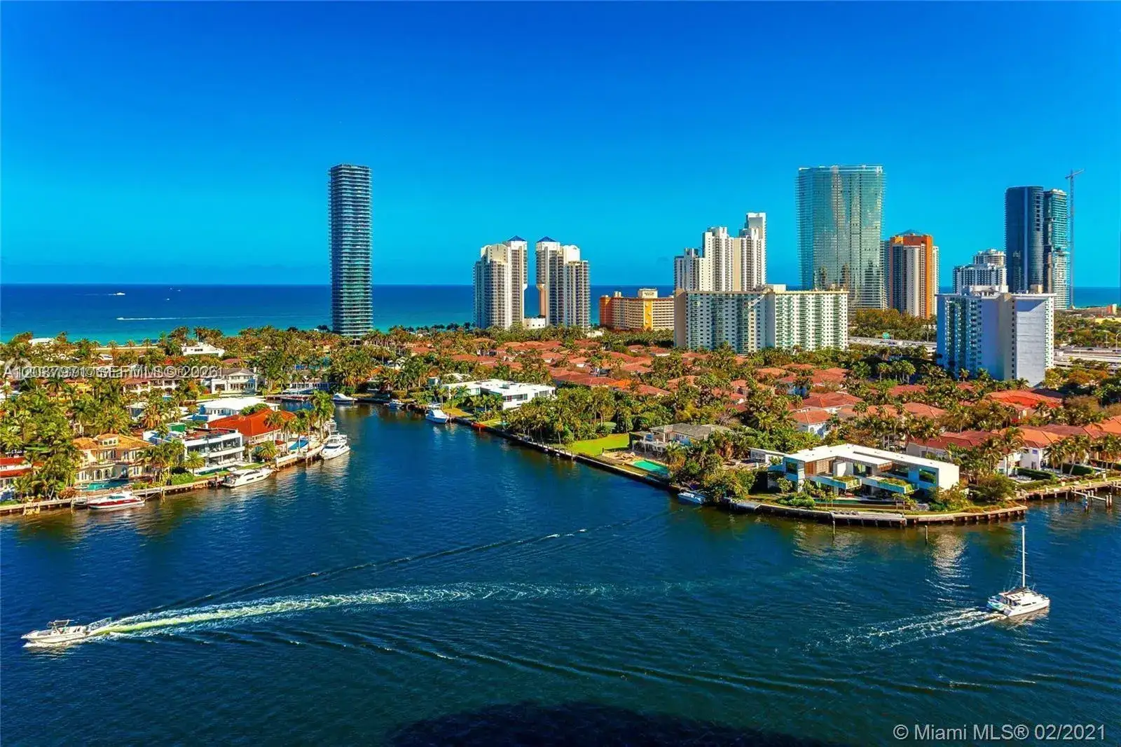 2 bedroom 2 bath Residential Lease for rent at 19707 Turnberry Way # 23F, Aventura FL 33180