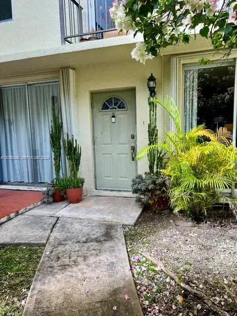 1 bedroom 1 bath Residential for sale at 1701 NE 115th st # 1A, Miami FL 33181