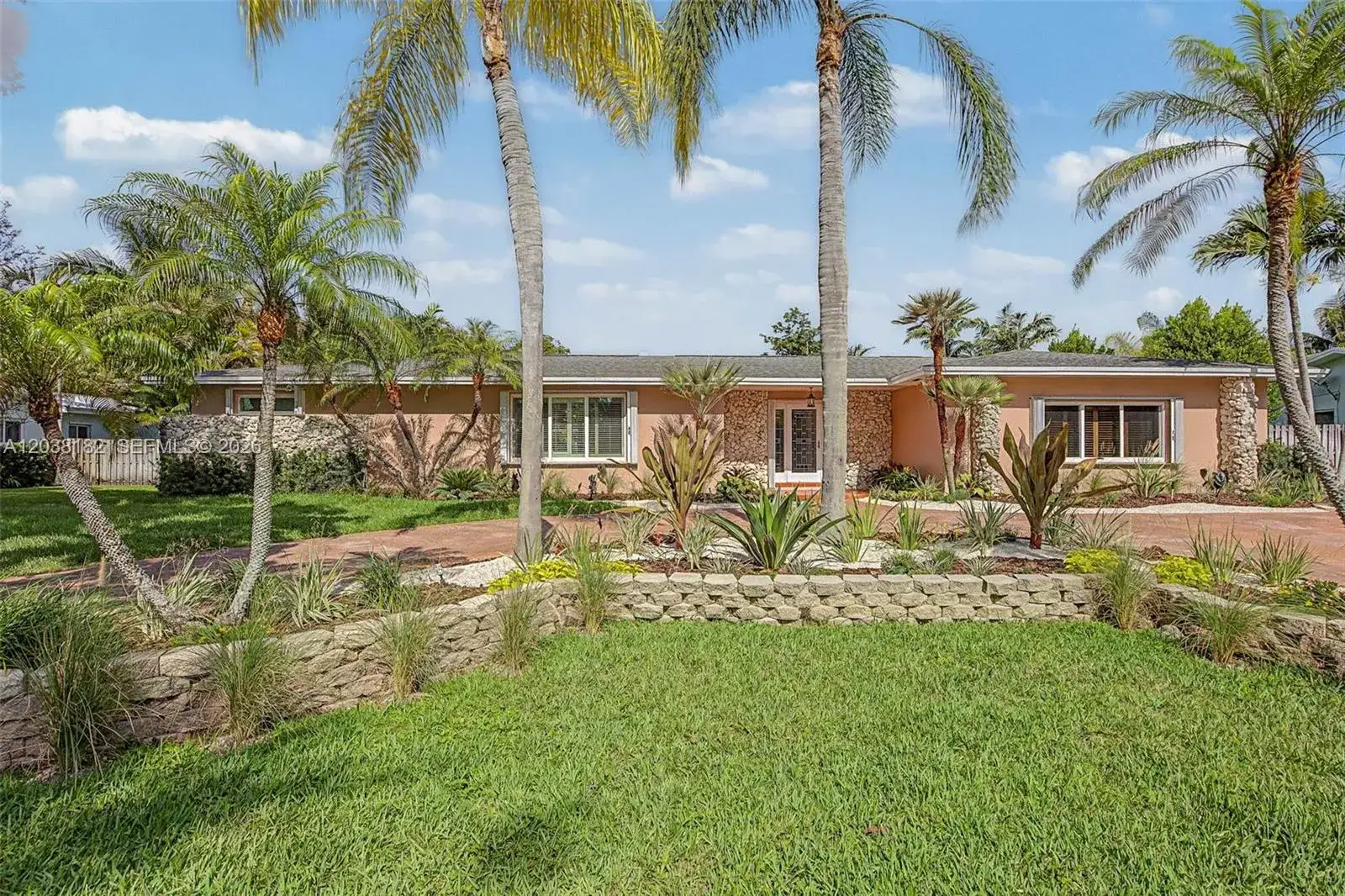 4 bedroom 3 bath Residential for sale at 16842 SW 79 Place, Palmetto Bay FL 33157