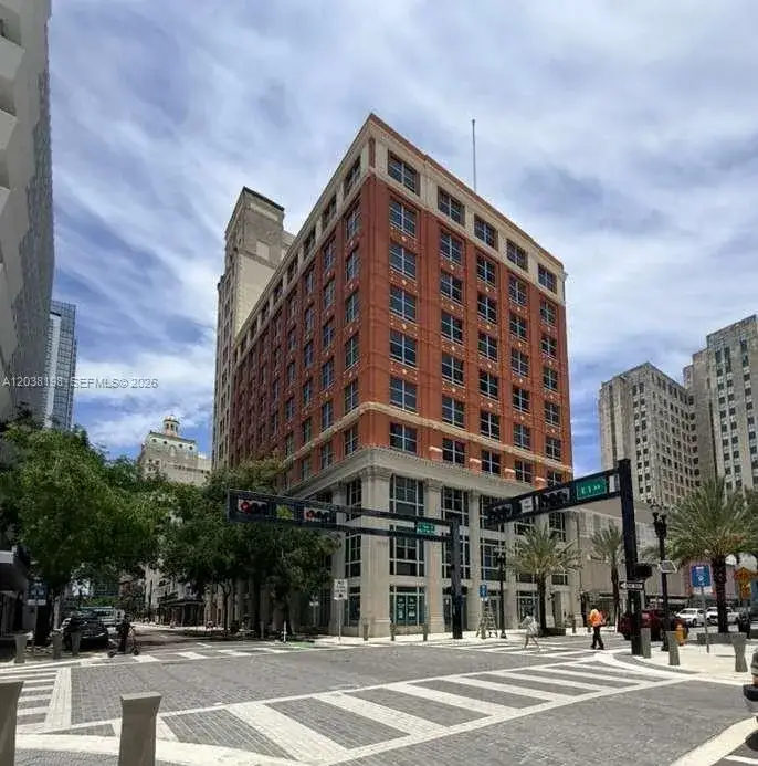 1 bedroom 1 bath Residential Lease for rent at 111 E Flagler St # 806, Miami FL 33131