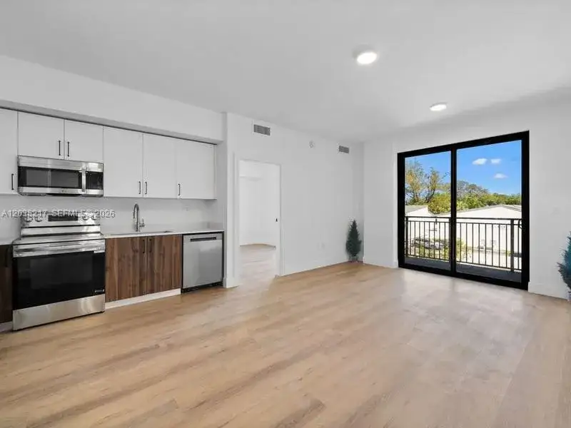 1 bedroom 1 bath Residential Lease for rent at 2479 NE 192nd St # 306, Miami FL 33180