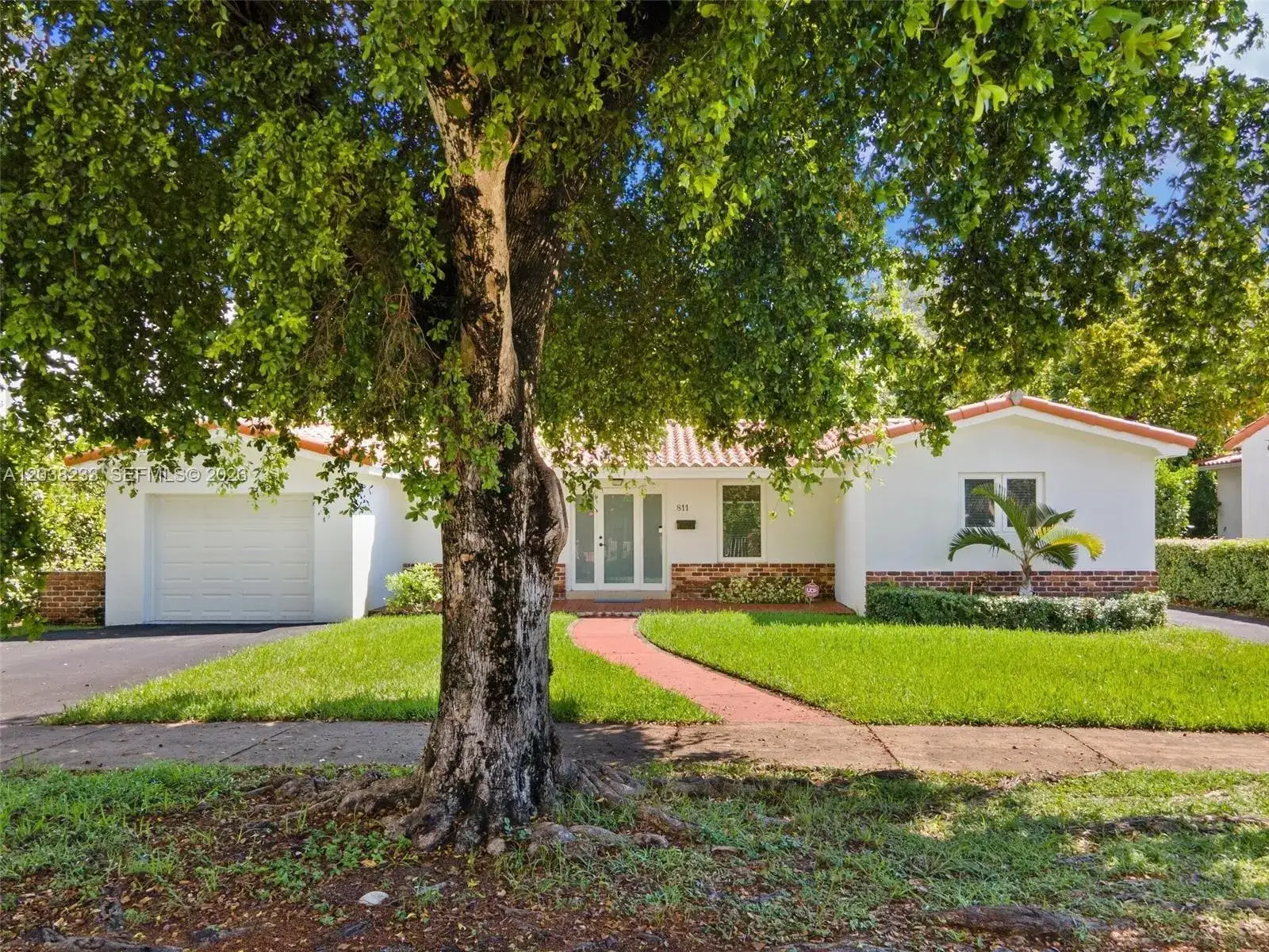 3 bedroom 2 bath Residential for sale at 811 Capri St, Coral Gables FL 33134