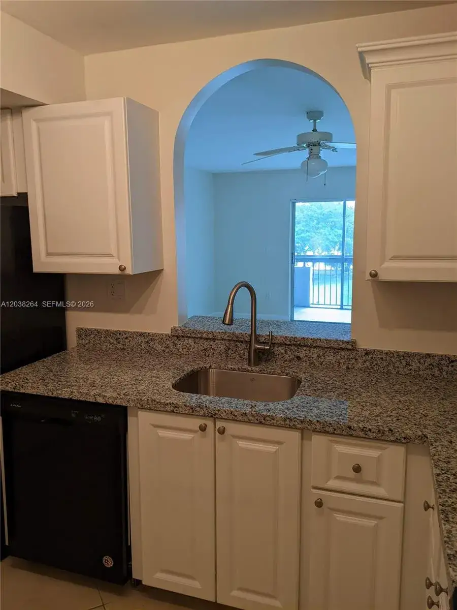 1 bedroom 1 bath Residential Lease for rent at 711 N Pine Island Rd # 314, Plantation FL 33324
