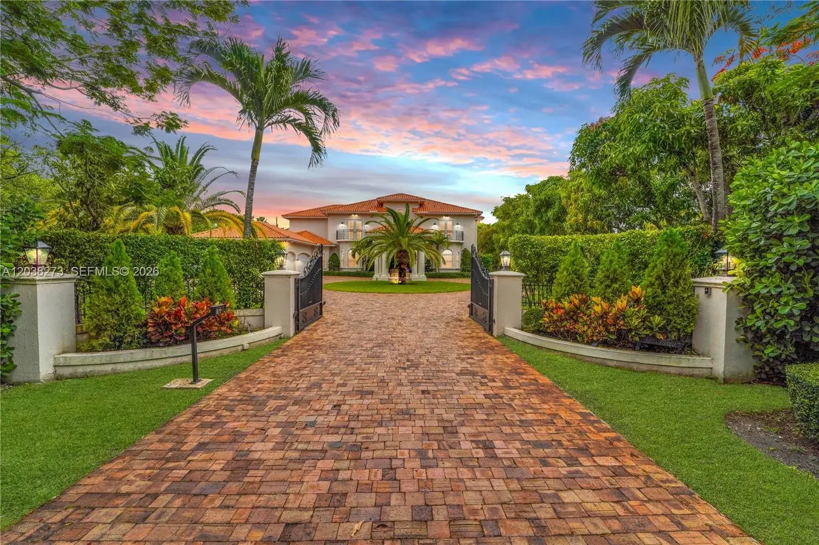 7 bedroom 6 bath Residential for sale at 11111 SW 77th Ave, Pinecrest FL 33156