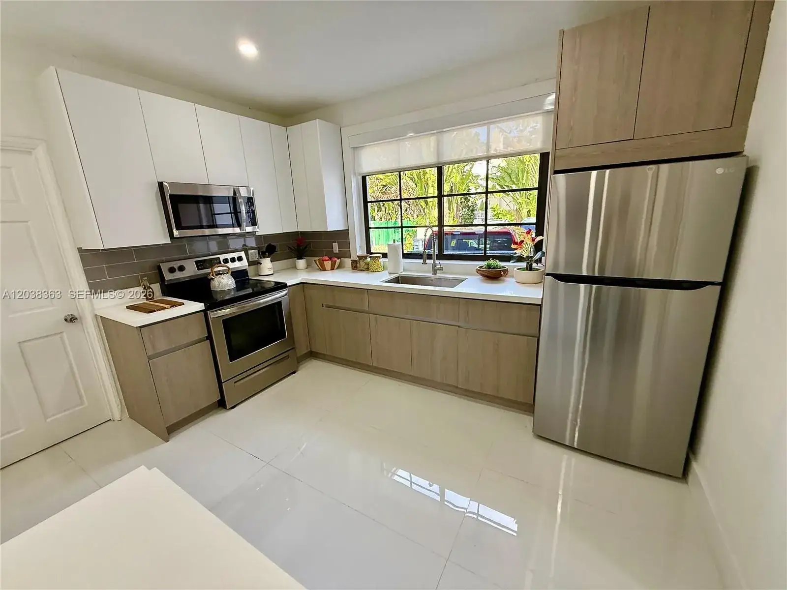 3 bedroom 2 bath Residential Lease for rent at 733 Michigan Ave # 9, Miami Beach FL 33139