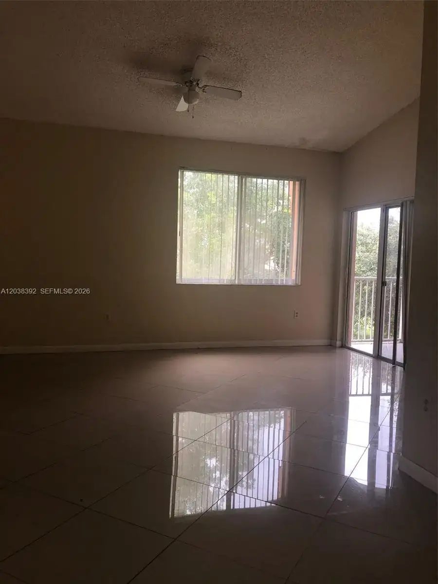 3 bedroom 2 bath Residential Lease for rent at 6992 SW 39th St # I101, Davie FL 33314