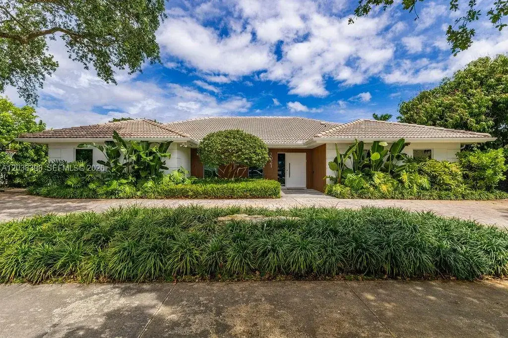 5 bedroom 4 bath Residential for sale at 2021 NE 212th St, Miami FL 33179