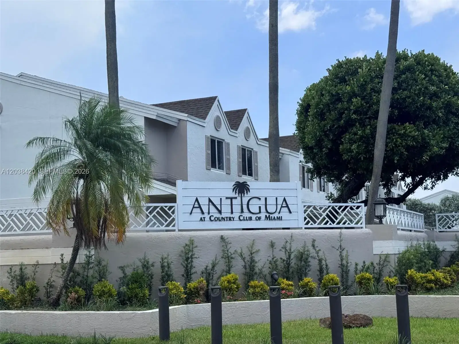 1 bedroom 1 bath Residential for sale at 17425 NW 67th Pl # 13, Hialeah FL 33015