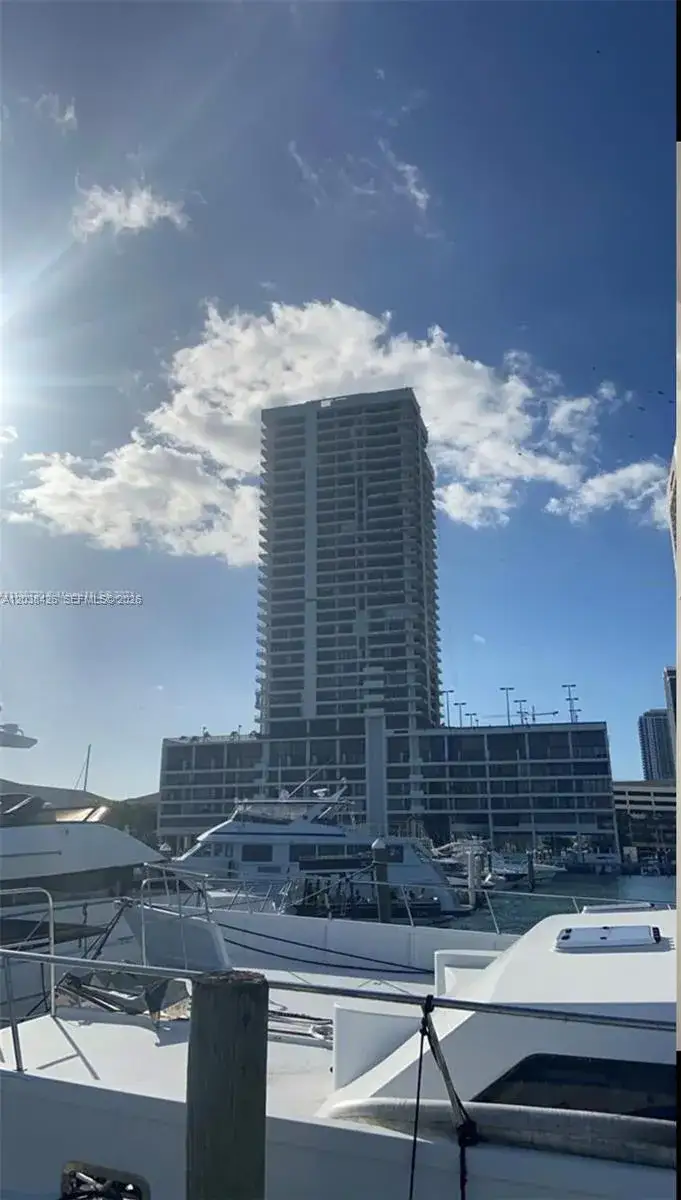 1 bedroom 1 bath Residential Lease for rent at 555 NE 15th St # 33E, Miami FL 33132
