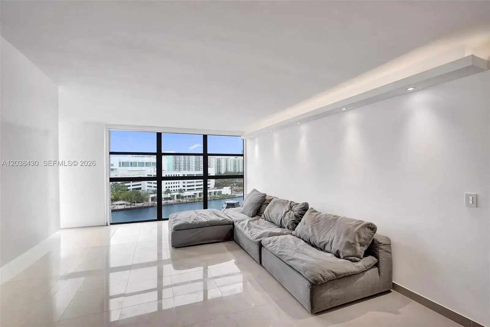 1 bedroom 1 bath Residential for sale at 400 Leslie Dr # 1022, Hallandale Beach FL 33009