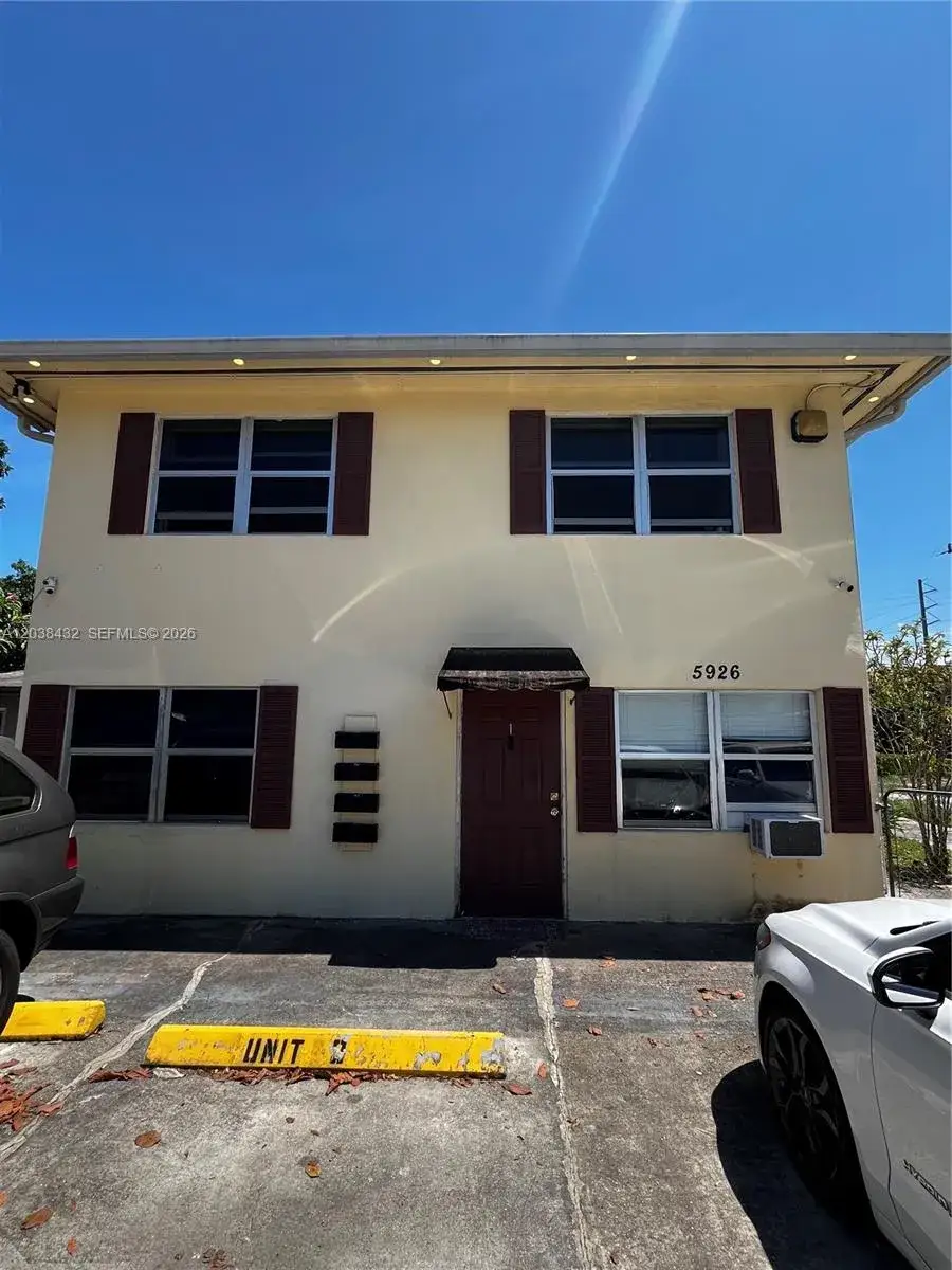 1 bedroom 1 bath Residential Lease for rent at 5926 Wiley St # 3, Hollywood FL 33023