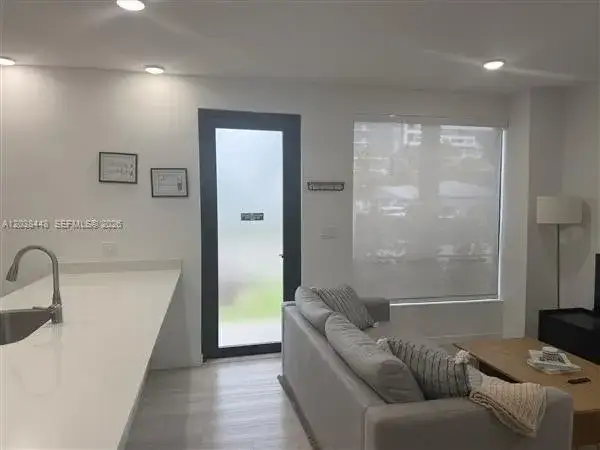 1 bedroom 1 bath Residential Lease for rent at 2201 Polk St # 101, Hollywood FL 33020