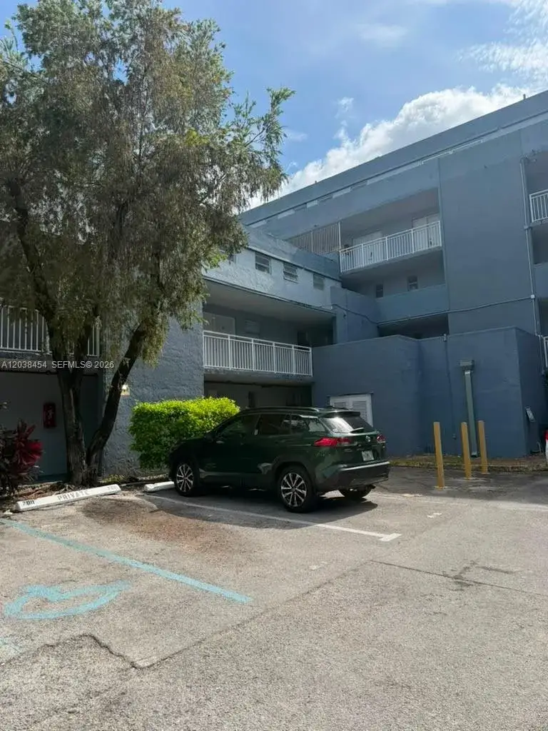 1 bedroom 1 bath Residential for sale at 9375 Fontainebleau Blvd # L225, Miami FL 33172