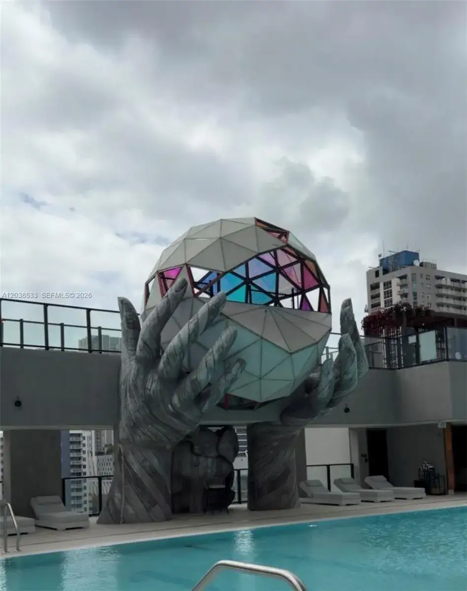 1 bedroom 1 bath Residential for sale at 20 NE 11th st # 5305, Miami FL 33132