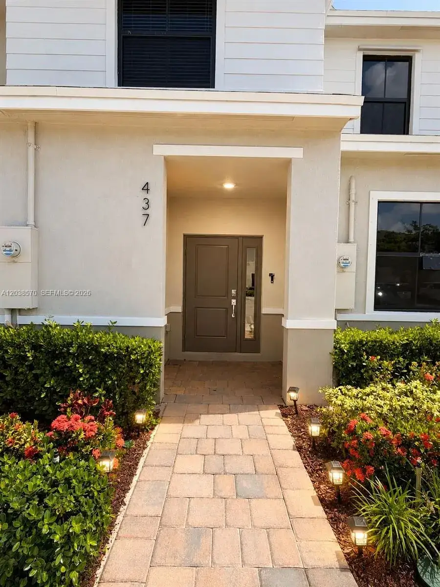 3 bedroom 3 bath Residential Lease for rent at 437 NE 13th St, Florida City FL 33034