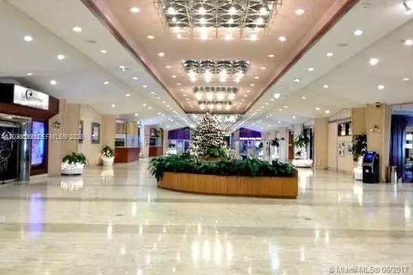 2 bedroom 2 bath Residential Lease for rent at 801 Brickell Bay Dr # 765, Miami FL 33131