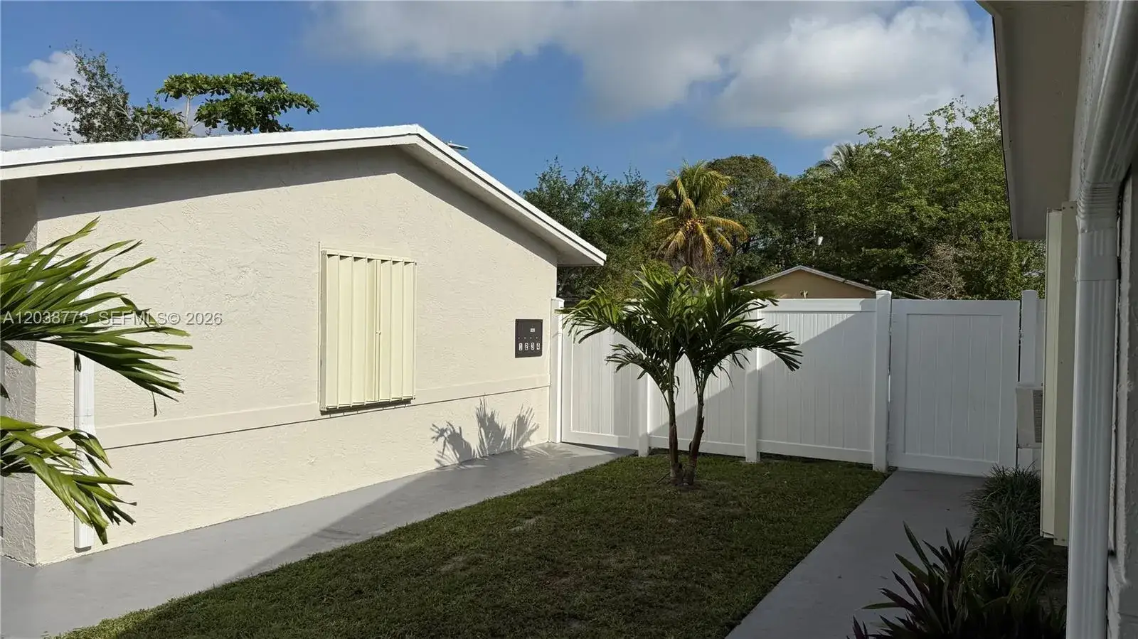 1 bedroom 1 bath Residential Lease for rent at 220 NW 12th St # 4, Pompano Beach FL 33060