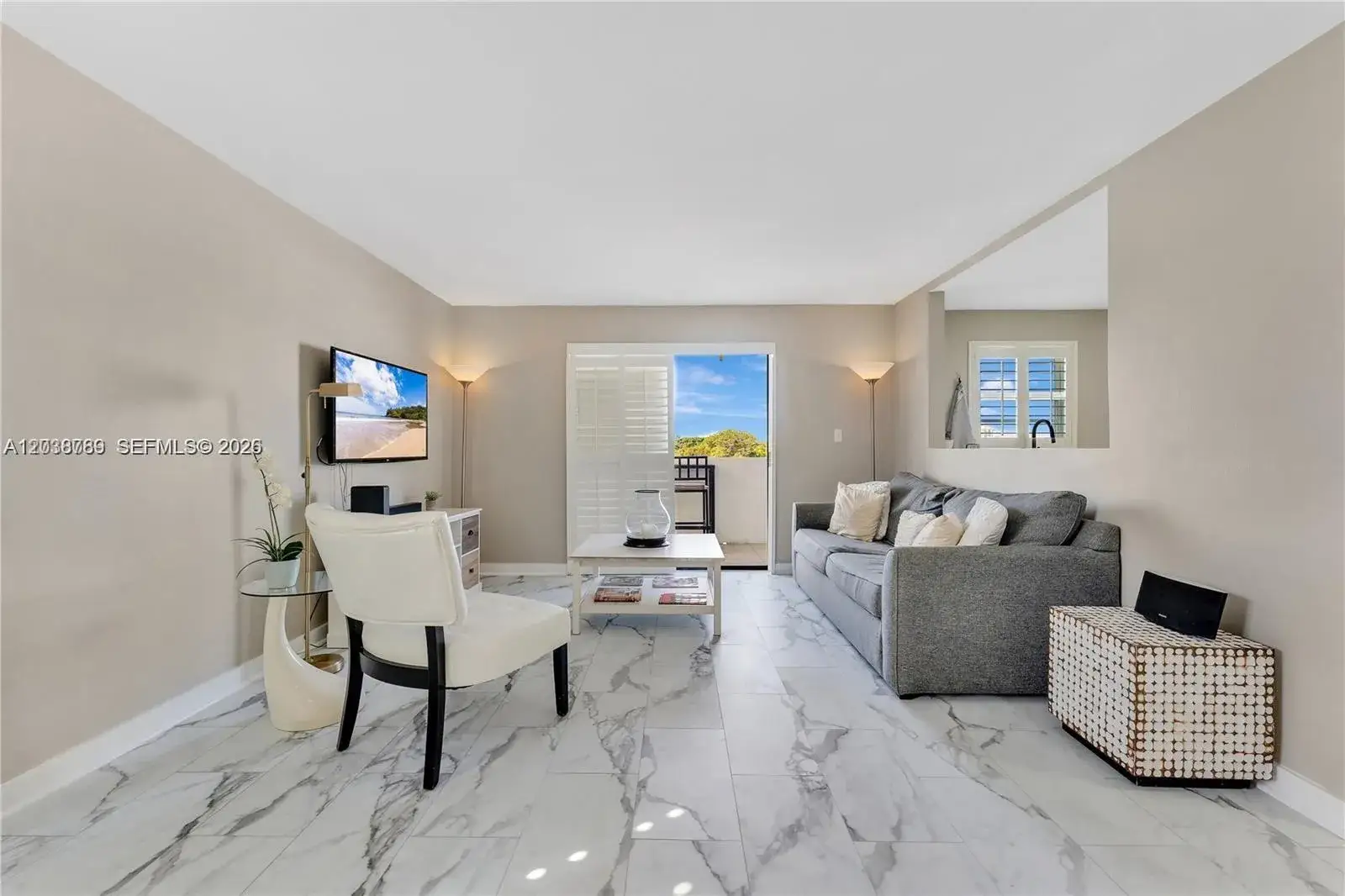 1 bedroom 1 bath Residential Lease for rent at 1418 Collins Ave # 504, Miami Beach FL 33139