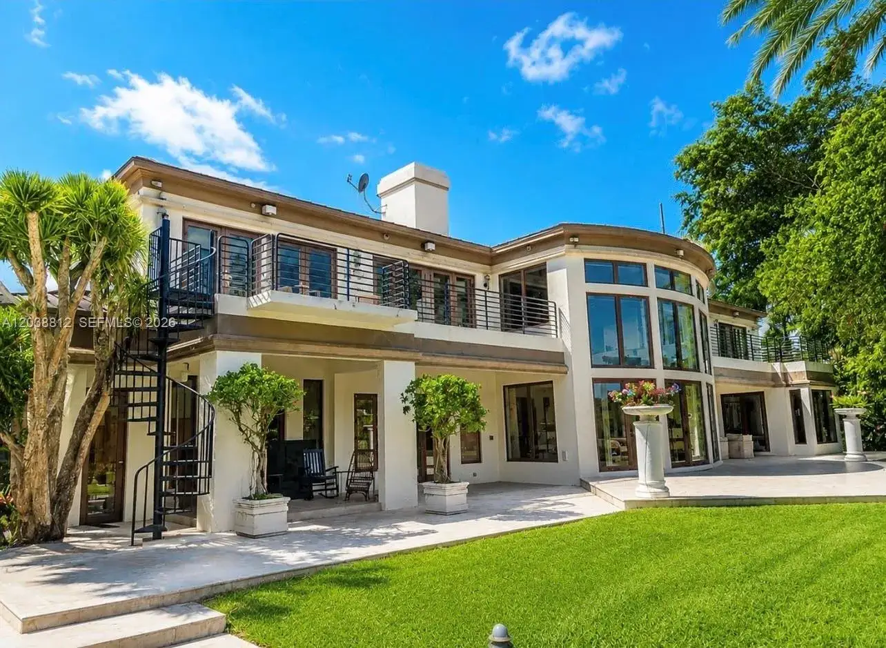 7 bedroom 6 bath Residential for sale at 10395 SW 67th Ave, Pinecrest FL 33156