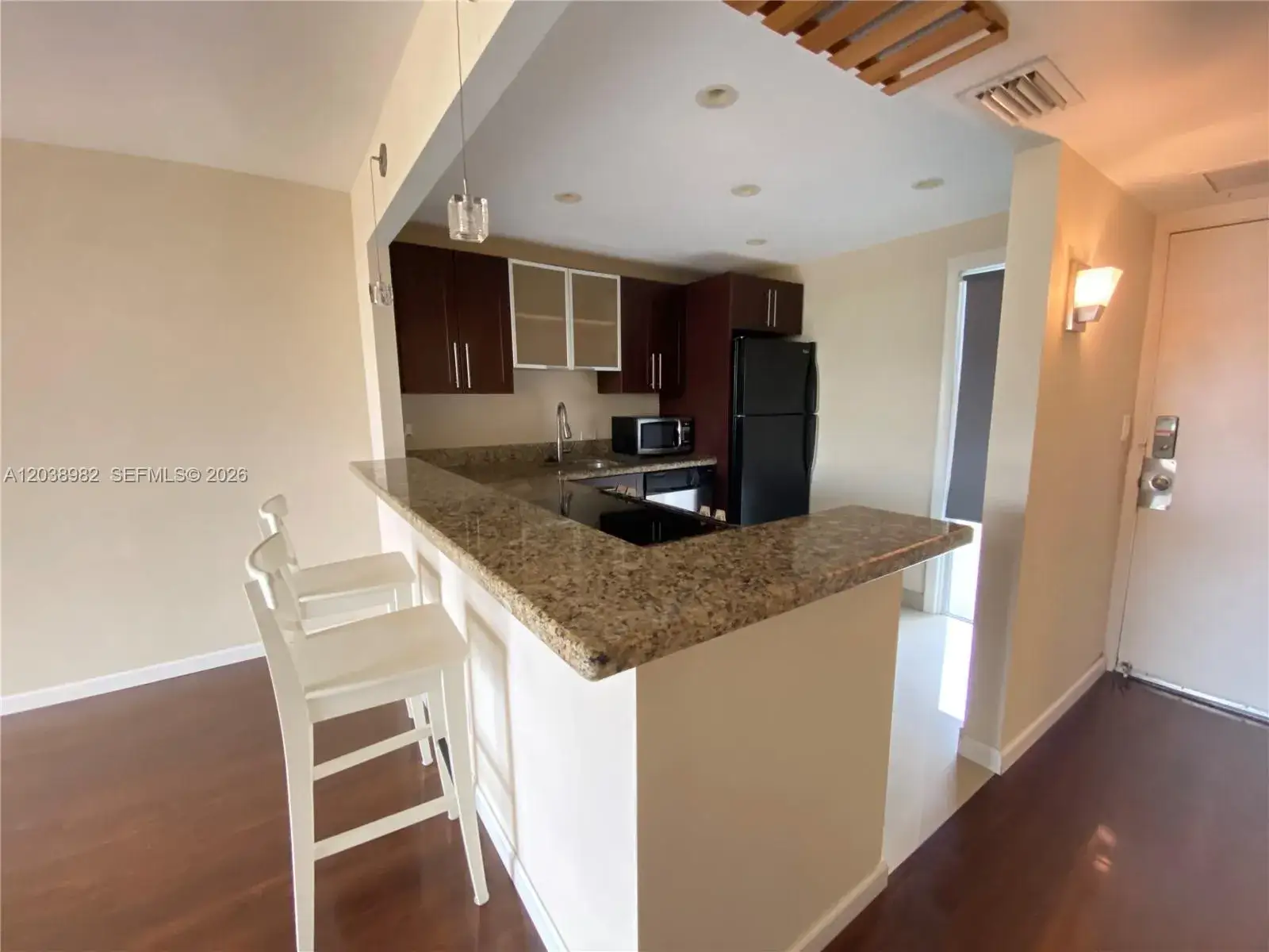 1 bedroom 1 bath Residential Lease for rent at 3401 N Country Club Dr # 504, Aventura FL 33180