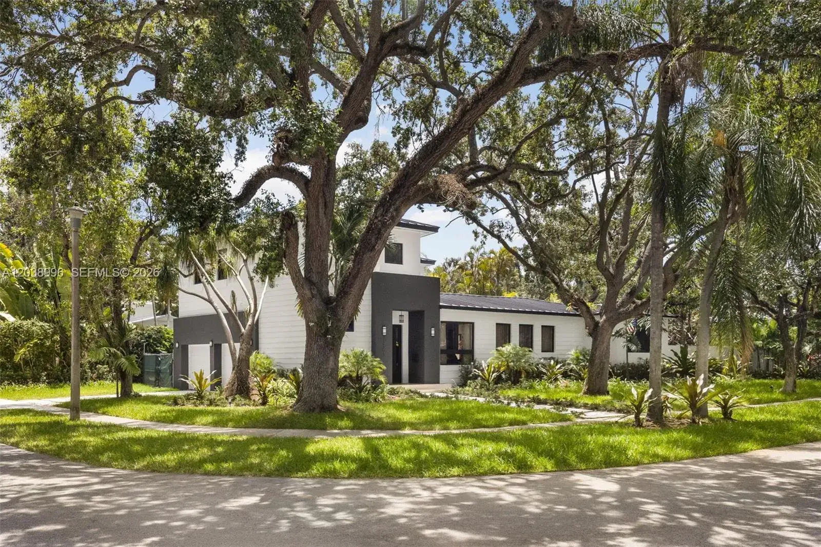 4 bedroom 3 bath Residential for sale at 3303 Halissee St, Coconut Grove FL 33133
