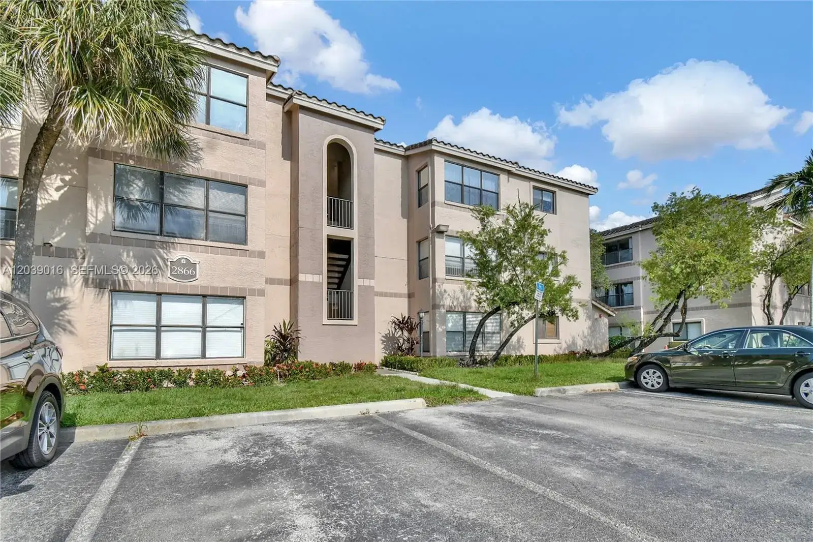1 bedroom 1 bath Residential Lease for rent at 2866 S University Dr # 5105, Davie FL 33328