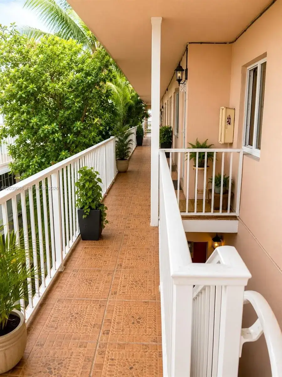 1 bedroom 1 bath Residential for sale at 549 Meridian Ave # 12, Miami Beach FL 33139