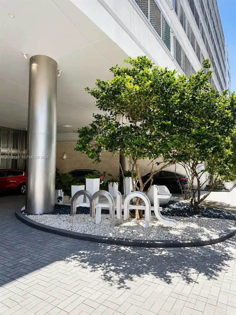 3 bedroom 3 bath Residential Lease for rent at 92 SW 3rd St # 503, Miami FL 33130