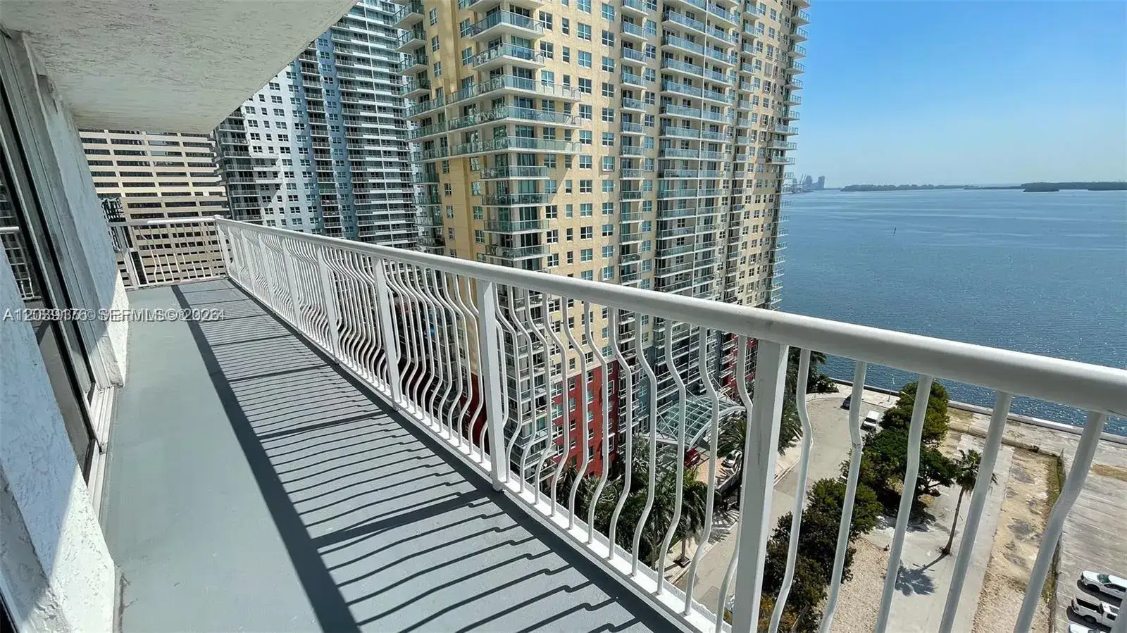 3 bedroom 2 bath Residential Lease for rent at 1200 Brickell Bay Dr # 1702, Miami FL 33131