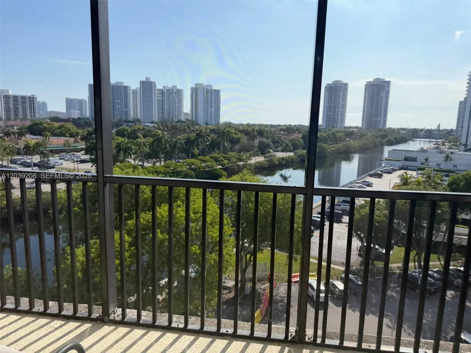1 bedroom 1 bath Residential for sale at 3475 N Country Club Dr # 816, Aventura FL 33180