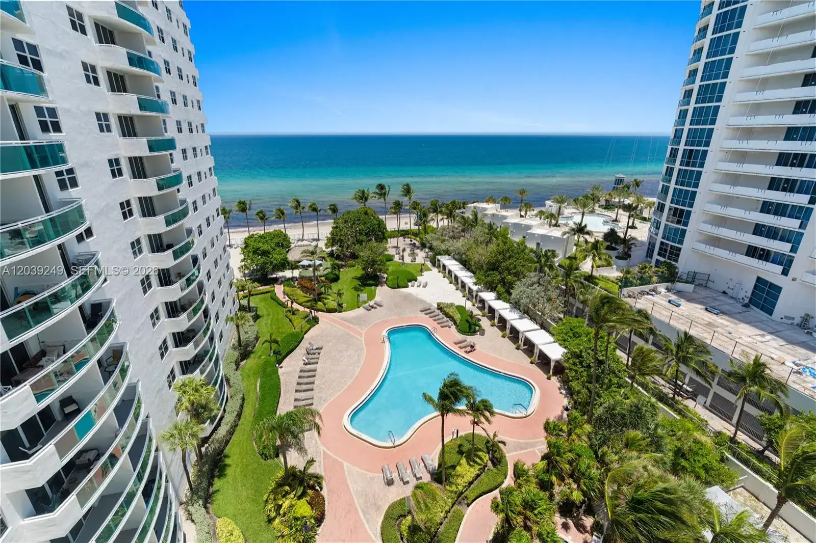 1 bedroom 1 bath Residential for sale at 3001 S Ocean Dr # 1023, Hollywood FL 33019