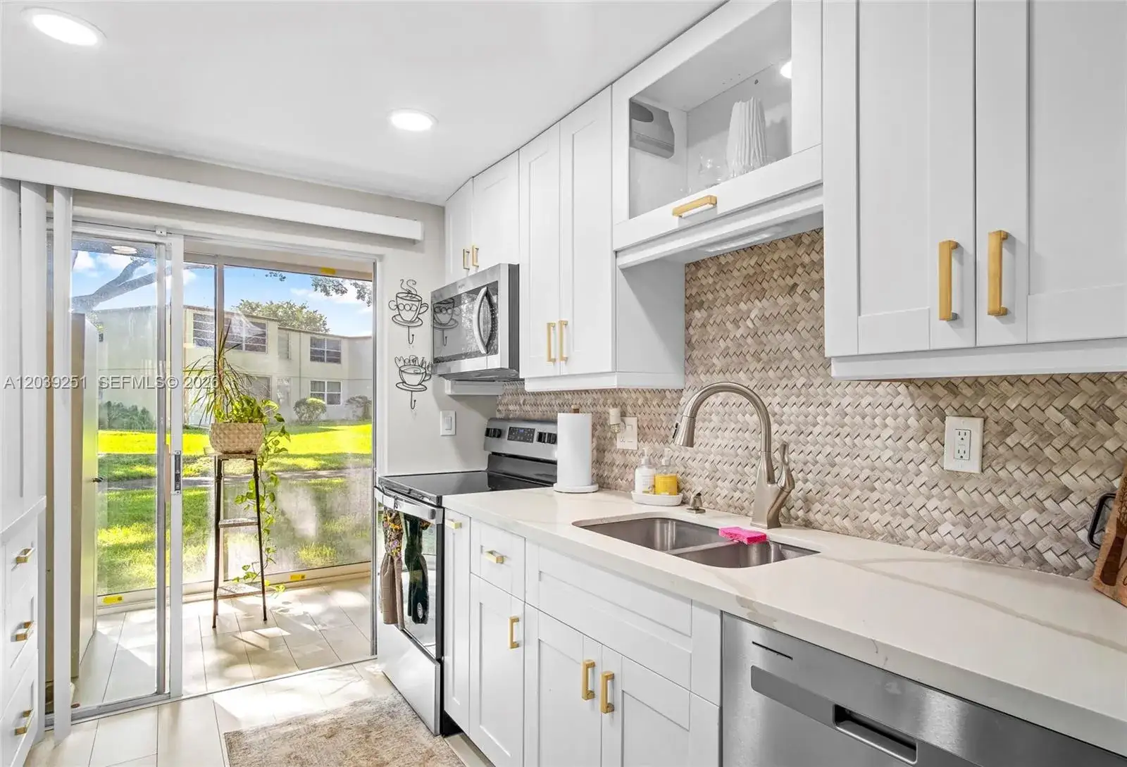 1 bedroom 1 bath Residential Lease for rent at 19 Abbey Ln # 104, Delray Beach FL 33446