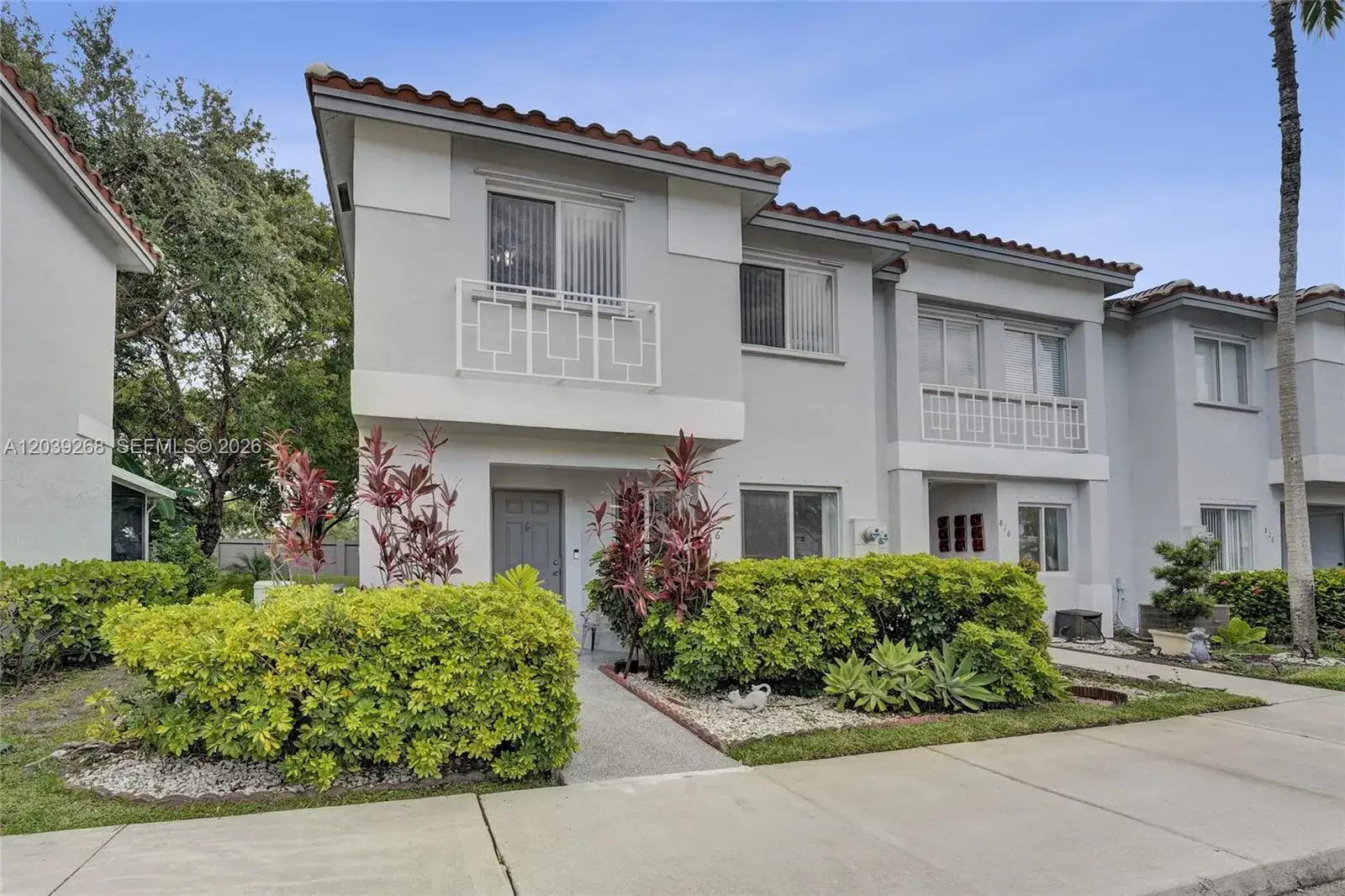 3 bedroom 2 bath Residential for sale at 806 NW 208th Way, Pembroke Pines FL 33029