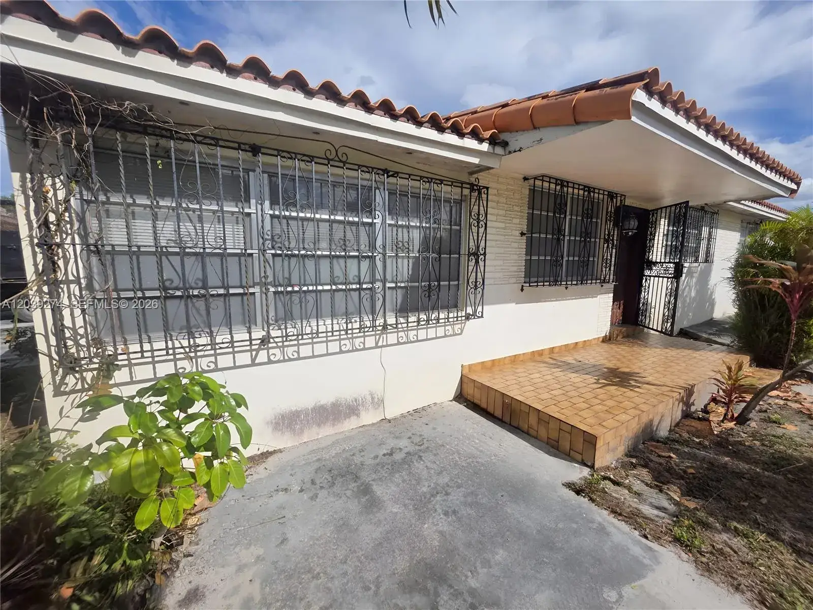 3 bedroom 3 bath Residential for sale at 405 SE 4th Ave, Hialeah FL 33010