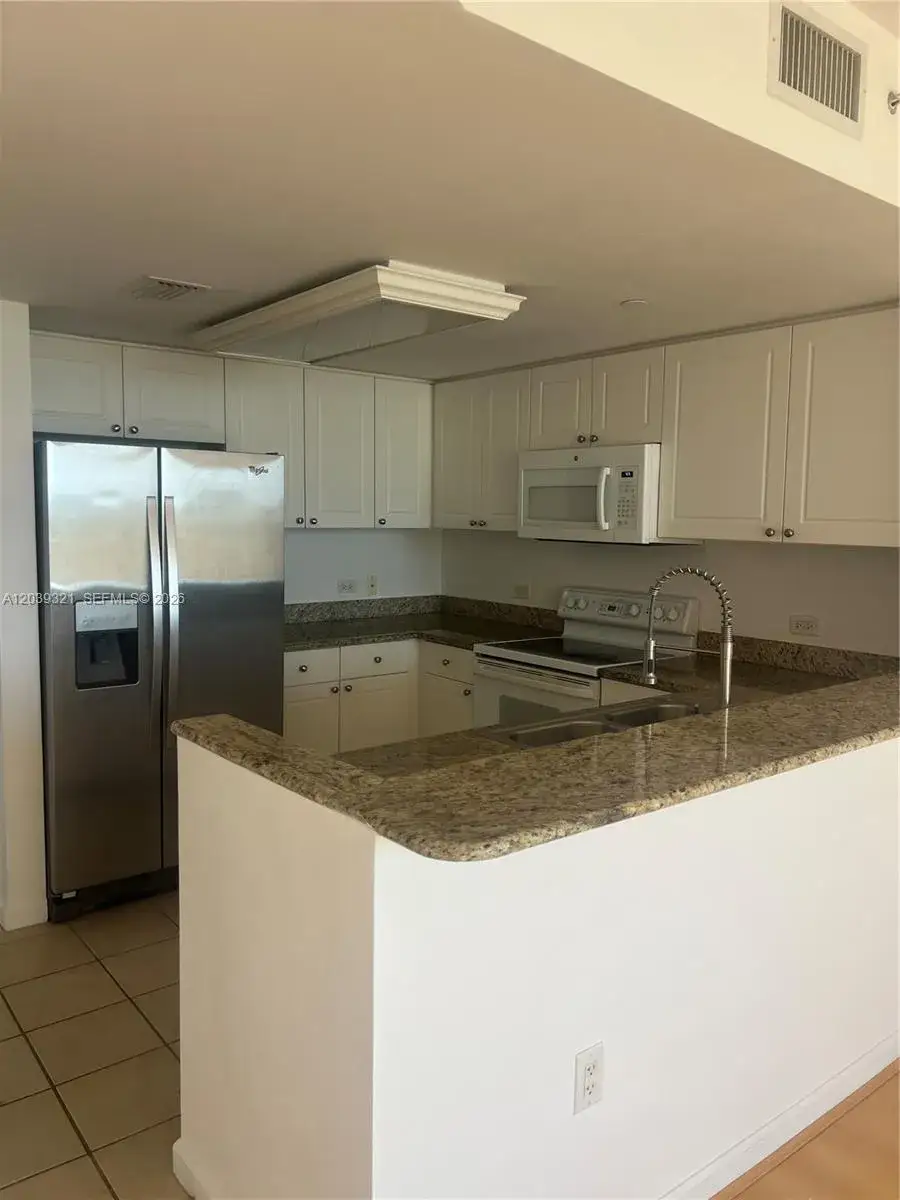 1 bedroom 1 bath Residential Lease for rent at 19501 W Country Club Dr # 611, Aventura FL 33180