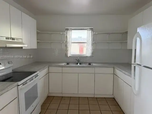 2 bedroom 1 bath Residential Lease for rent at 2128 Roosevelt St # 3, Hollywood FL 33020