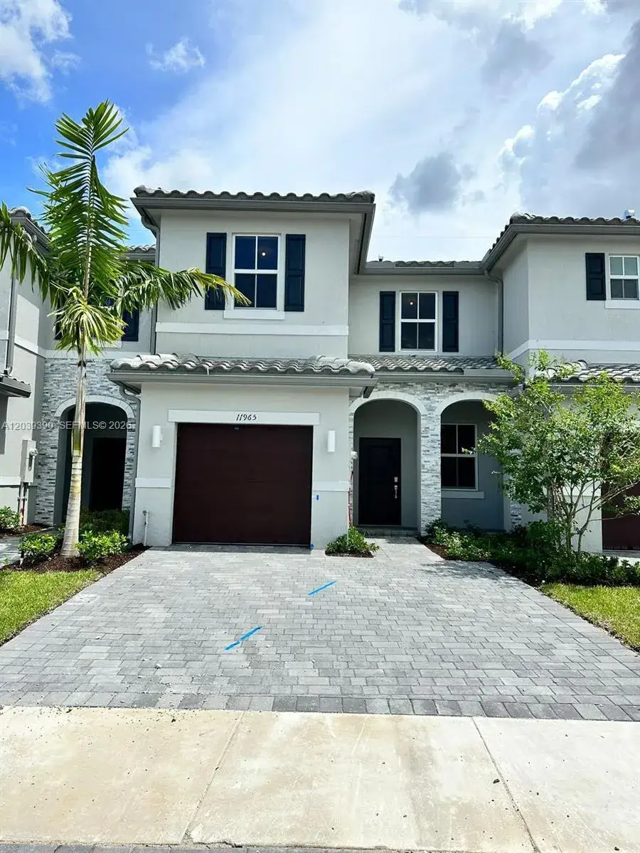 3 bedroom 2 bath Residential for sale at 11965 NW 47th Mnr, Coral Springs FL 33076