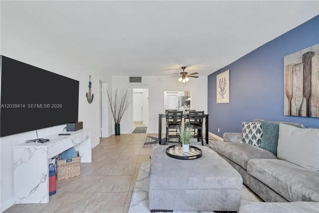 1 bedroom 1 bath Residential for sale at 4025 N Federal Hwy # 120A, Oakland Park FL 33308