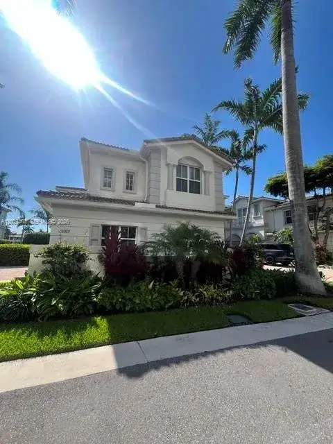 4 bedroom 3 bath Residential Lease for rent at 21025 NE 38th # 81, Aventura FL 33180