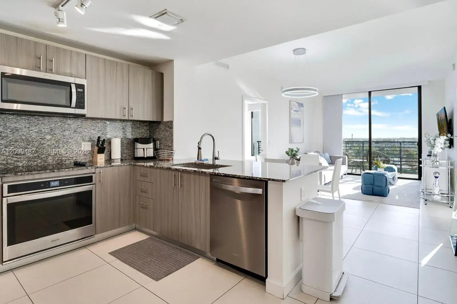 2 bedroom 2 bath Residential Lease for rent at 5350 NW 84th Ave # 909, Doral FL 33166