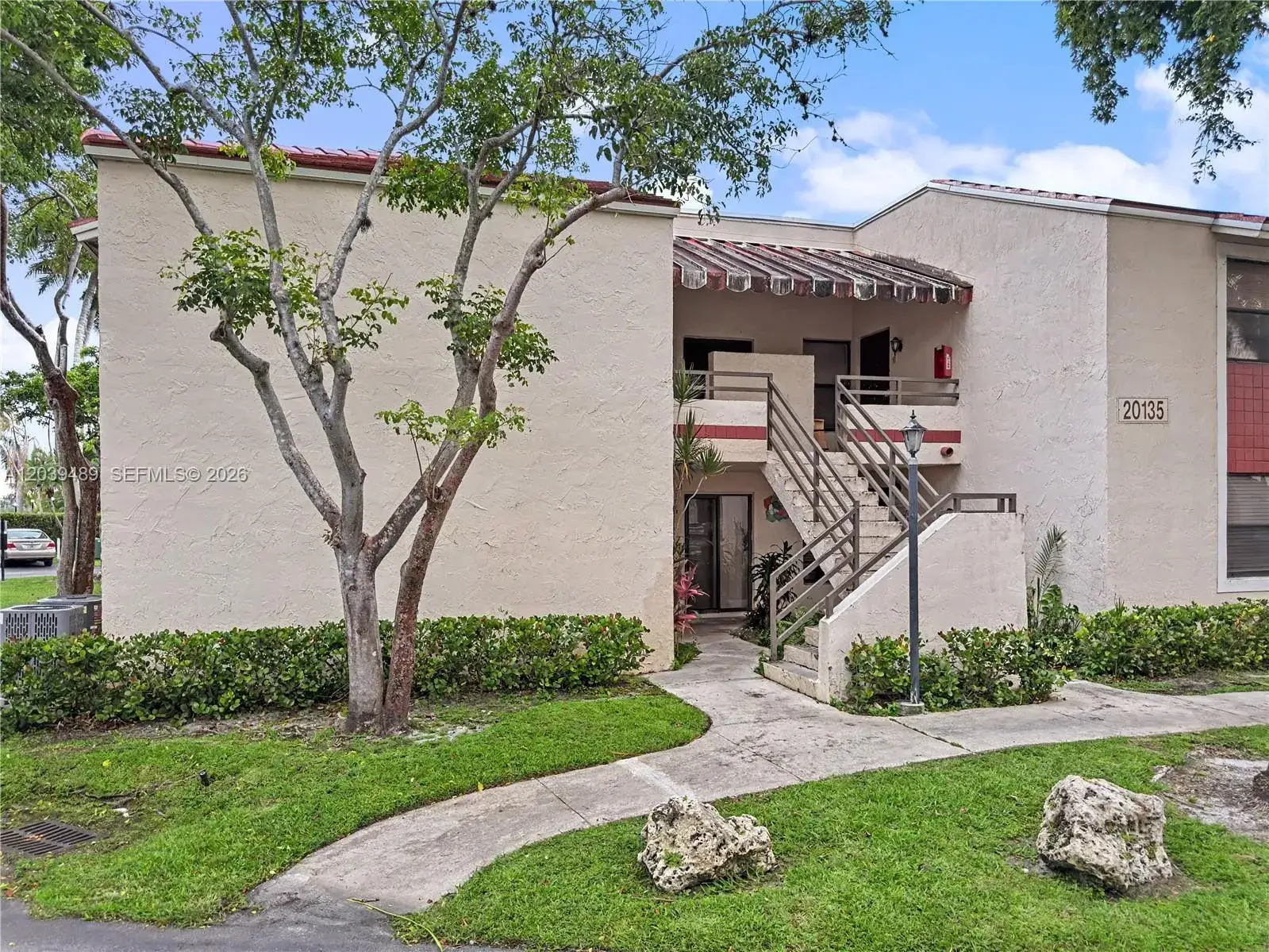 2 bedroom 2 bath Residential for sale at 3rd Ct 20135 # 1, Miami FL 33179