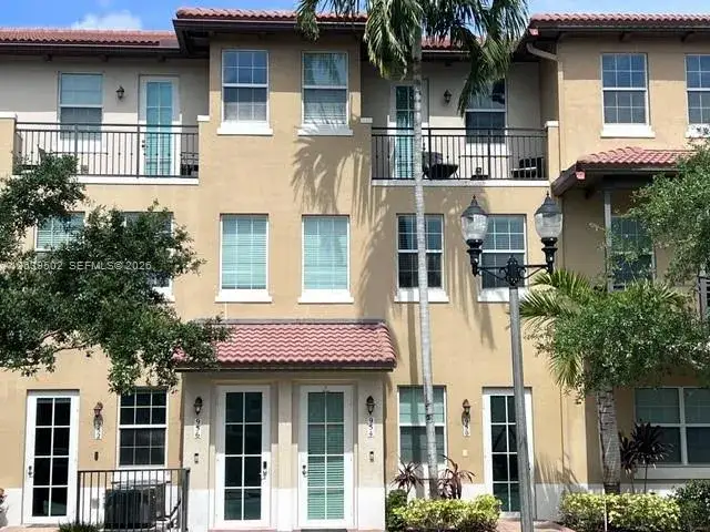 2 bedroom 2 bath Residential for sale at 954 SW 147th Ave # 2610, Pembroke Pines FL 33027