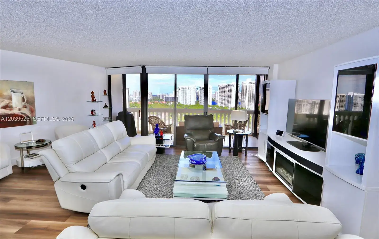 1 bedroom 1 bath Residential Lease for rent at 1000 Island Blvd # 2005, Aventura FL 33160