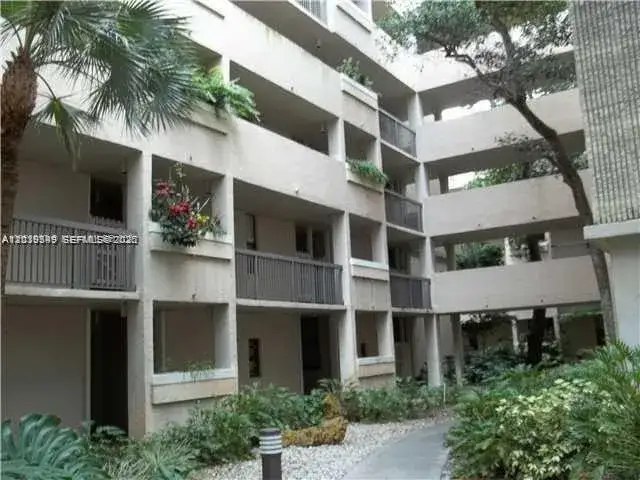 2 bedroom 2 bath Residential Lease for rent at 6800 Cypress Rd # 411, Plantation FL 33317