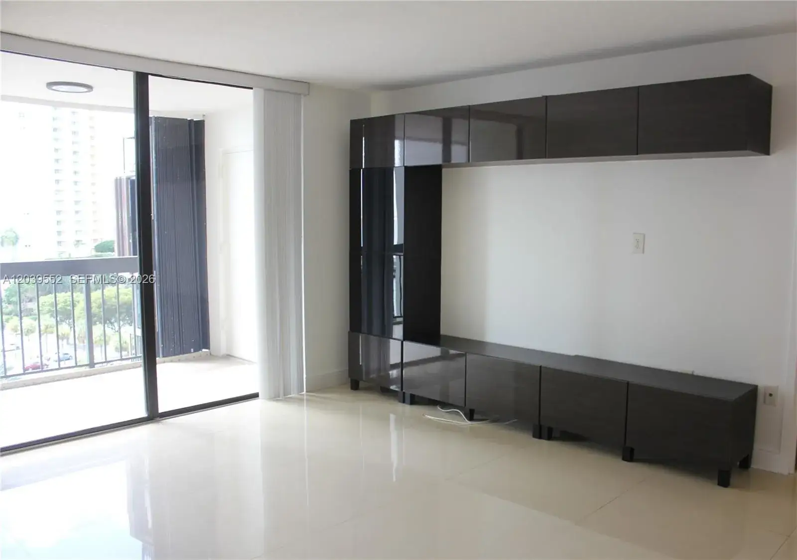 2 bedroom 2 bath Residential Lease for rent at 2333 Brickell Ave # 1004, Miami FL 33129