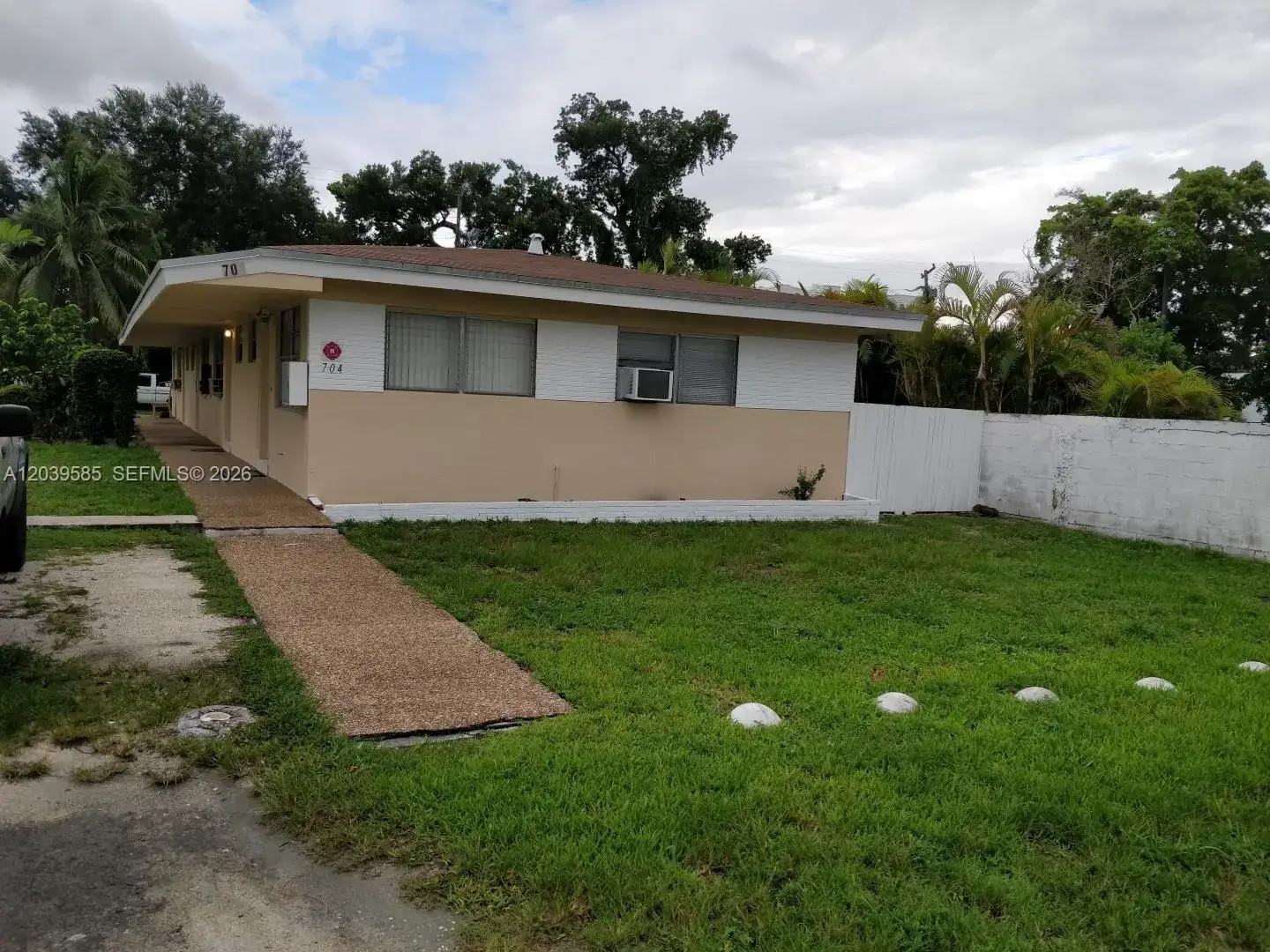 1 bedroom 1 bath Residential Lease for rent at 704 SE 21st St # 4, Fort Lauderdale FL 33316